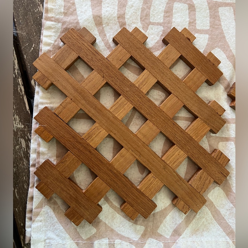 Pair of teak Crosshatch pattern trivets - Picture 5 of 6